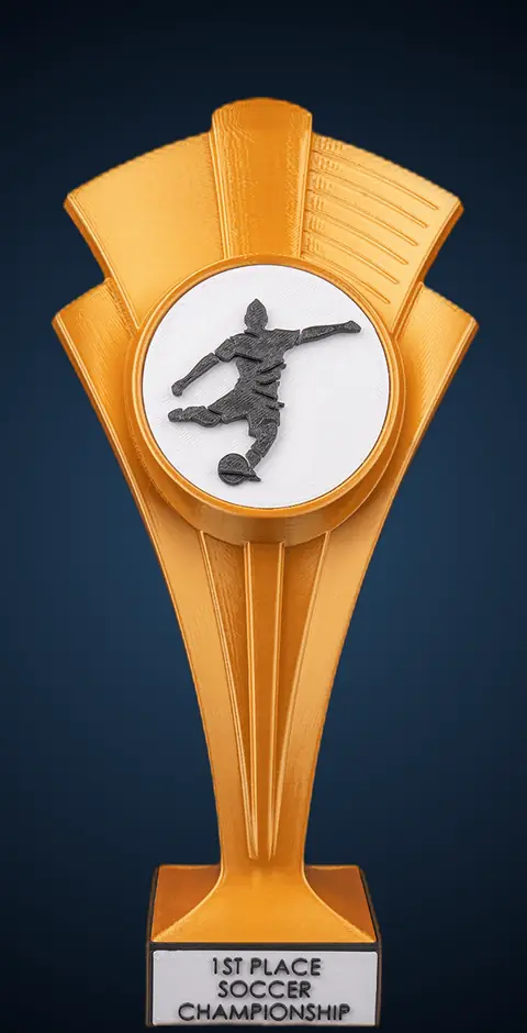 Troféu de futebol em laranja, personalizado para premiação.